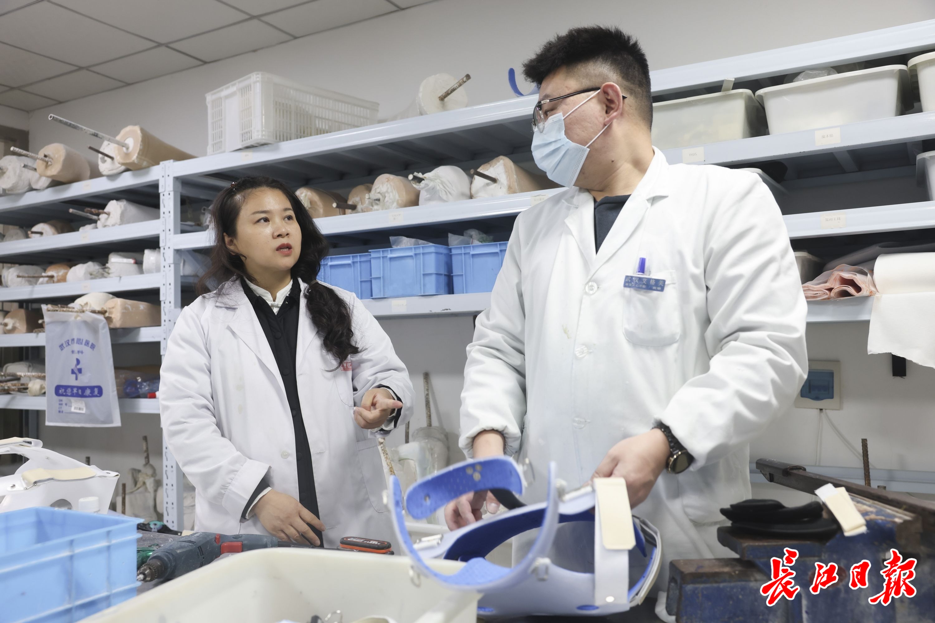 “拼姐”李娟:穿着“机械腿”跑遍大半个中国(图3) “拼姐”李娟:穿着“机械腿”跑遍大半个中国(图3)