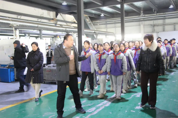 临西县第二小学走进佳顺轴承厂开展工业研学游(图1) 临西县第二小学走进佳顺轴承厂开展工业研学游(图1)