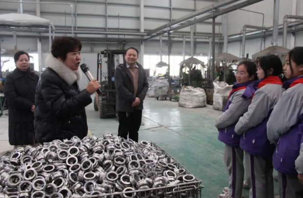 临西县第二小学走进佳顺轴承厂开展工业研学游(图2) 临西县第二小学走进佳顺轴承厂开展工业研学游(图2)
