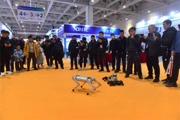 第十九届中国(山东)国际装备制造业博览会开幕(图3) 第十九届中国(山东)国际装备制造业博览会开幕(图3)