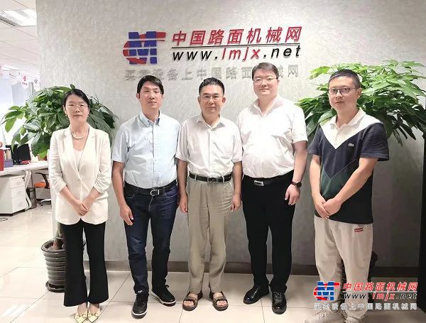 中国散装水泥推广发展协会领导莅临路面机械网调研(图1) 中国散装水泥推广发展协会领导莅临路面机械网调研(图1)
