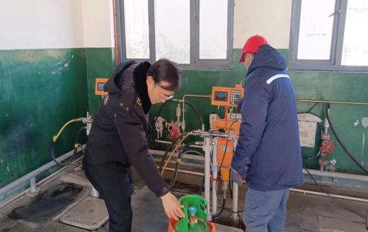 青海省西宁市市场监管局开展特种设备安全监督检查(图1) 青海省西宁市市场监管局开展特种设备安全监督检查(图1)