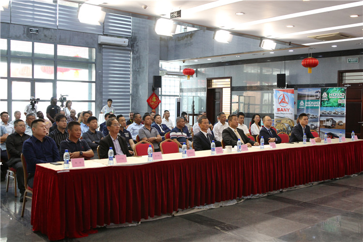 中国品牌重型机械、载重车辆宣介会在苏里南举行(图3) 中国品牌重型机械、载重车辆宣介会在苏里南举行(图3)