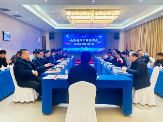 “2024济南国际工程机械暨装备制造业产业链商用车和零部件博览会”签约仪式在济举办(图1)