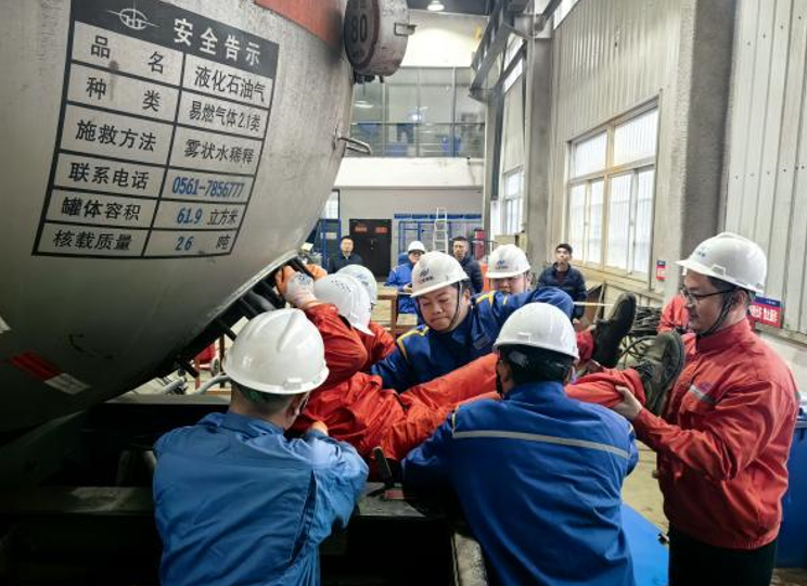 江苏省特检院徐州分院联合多单位开展特种设备检验暨受限空间突发事件应急救援模拟演练(图1) 江苏省特检院徐州分院联合多单位开展特种设备检验暨受限空间突发事件应急救援模拟演练(图1)