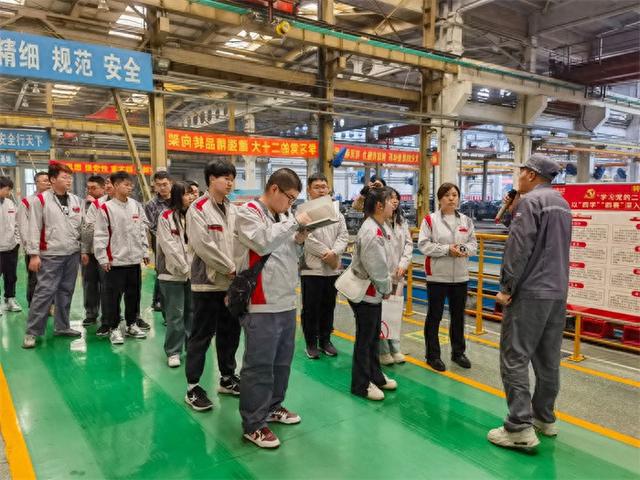长春市机械制造业工会开展传承五四精神主题活动(图1) 长春市机械制造业工会开展传承五四精神主题活动(图1)