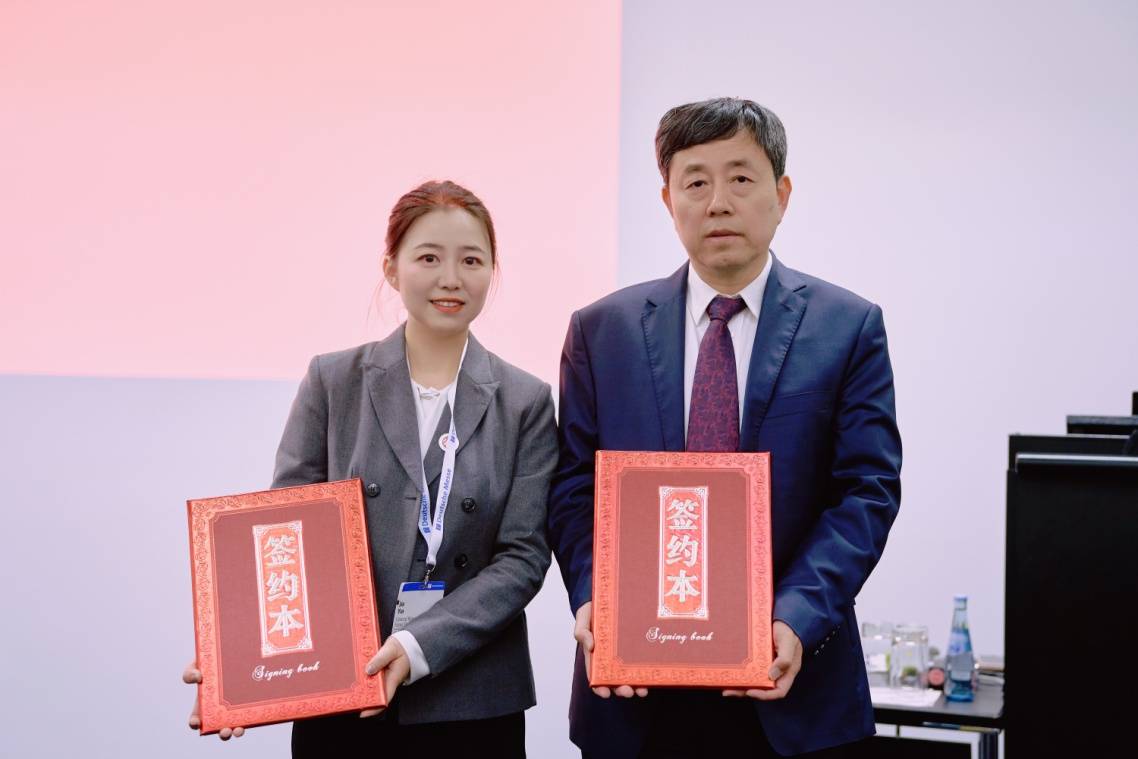 中国制造网亮相汉诺威 携手安徽省机电行业协会拓展欧洲市场(图3) 中国制造网亮相汉诺威 携手安徽省机电行业协会拓展欧洲市场(图3)