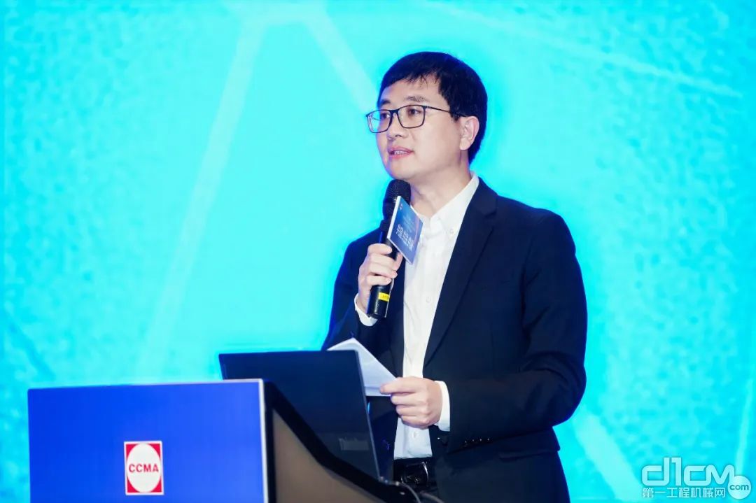 众能联合董事长杨天利:三个关键词看当下工程机械租赁市场(图1) 众能联合董事长杨天利:三个关键词看当下工程机械租赁市场(图1)