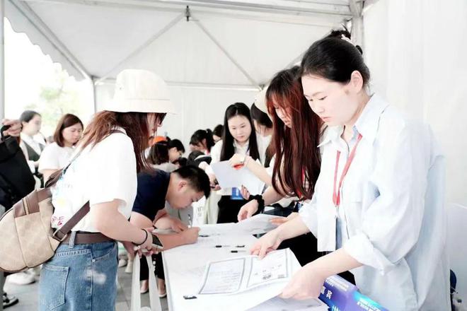 校社企政四方联动 四川社会组织护航大学生就业(图3)