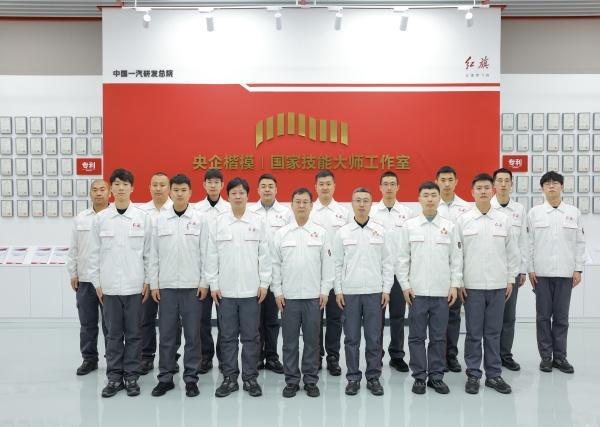 劳动者之歌|一汽研发总院整车开发院试制部机加中心数控班:一支能力强、肯吃苦、能打硬仗的队伍(图2) 劳动者之歌|一汽研发总院整车开发院试制部机加中心数控班:一支能力强、肯吃苦、能打硬仗的队伍(图2)