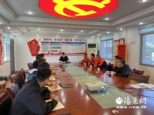 筑牢安全防线!汉滨区住建局扎实开展建筑领域机械设备安全“体检”(图1) 筑牢安全防线!汉滨区住建局扎实开展建筑领域机械设备安全“体检”(图1)
