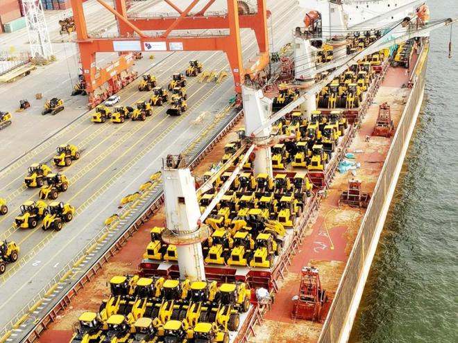 中国工程机械畅销海外的背后机遇与风险并存(图3) 中国工程机械畅销海外的背后机遇与风险并存(图3)