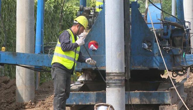 响水灌河堤路(县城段)建设工程如火如荼(图1) 响水灌河堤路(县城段)建设工程如火如荼(图1)