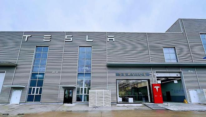 特斯拉Model 3高性能版武汉首秀 华中区最大直营钣喷中心落地江城(图7)