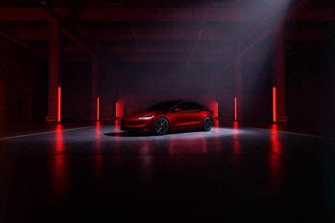 特斯拉Model 3高性能版武汉首秀 华中区最大直营钣喷中心落地江城(图1)
