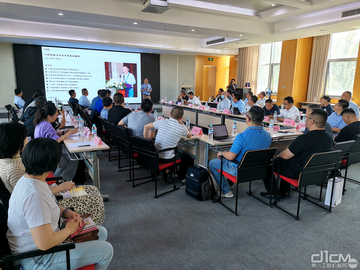 应势而为直面寒冬:首场工程机械后市场私董会在济南顺利召开(图1) 应势而为直面寒冬:首场工程机械后市场私董会在济南顺利召开(图1)