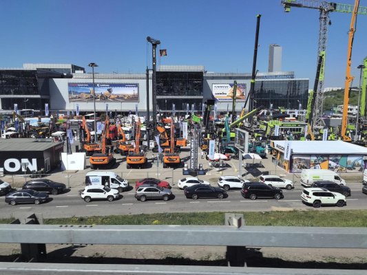 “借展出海”泰山区企业亮相第24届俄罗斯国际建筑及工程机械展览会(图1) “借展出海”泰山区企业亮相第24届俄罗斯国际建筑及工程机械展览会(图1)