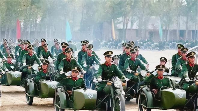 中国军队实现全面机械化历史上仅两国达标专家评:晚了五十年(图4) 中国军队实现全面机械化历史上仅两国达标专家评:晚了五十年(图4)