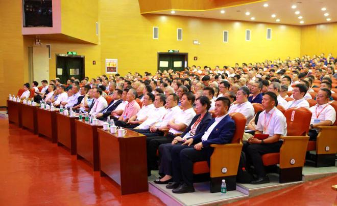 迸发中国纺机磅礴力量!经纬建成投产70周年庆祝大会赓续荣光(图1) 迸发中国纺机磅礴力量!经纬建成投产70周年庆祝大会赓续荣光(图1)