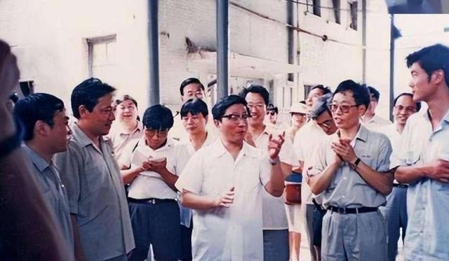 “黄菊”曾任国务院副总理去世八年后骨灰为何从八宝山迁出(图4) “黄菊”曾任国务院副总理去世八年后骨灰为何从八宝山迁出(图4)