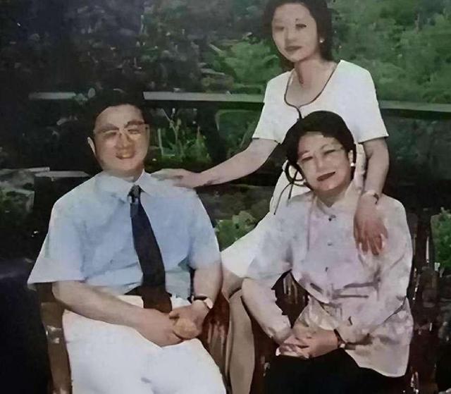 “黄菊”曾任国务院副总理去世八年后骨灰为何从八宝山迁出(图7) “黄菊”曾任国务院副总理去世八年后骨灰为何从八宝山迁出(图7)