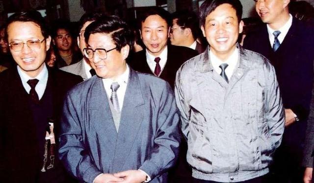 “黄菊”曾任国务院副总理去世八年后骨灰为何从八宝山迁出(图12) “黄菊”曾任国务院副总理去世八年后骨灰为何从八宝山迁出(图12)