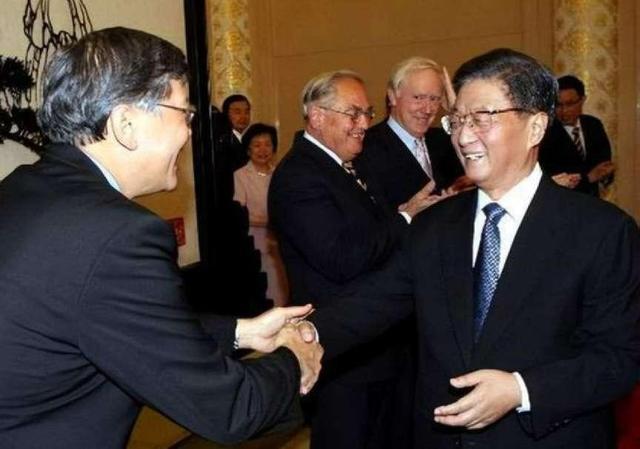 “黄菊”曾任国务院副总理去世八年后骨灰为何从八宝山迁出(图15) “黄菊”曾任国务院副总理去世八年后骨灰为何从八宝山迁出(图15)