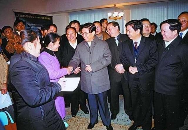 “黄菊”曾任国务院副总理去世八年后骨灰为何从八宝山迁出(图10) “黄菊”曾任国务院副总理去世八年后骨灰为何从八宝山迁出(图10)