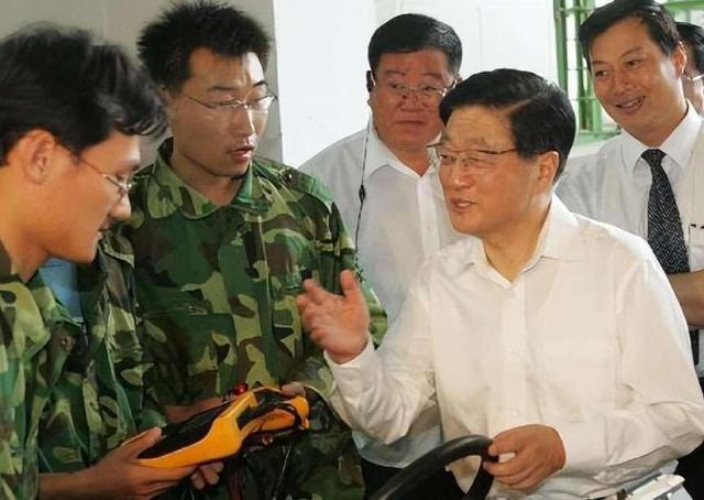 “黄菊”曾任国务院副总理去世八年后骨灰为何从八宝山迁出(图19) “黄菊”曾任国务院副总理去世八年后骨灰为何从八宝山迁出(图19)