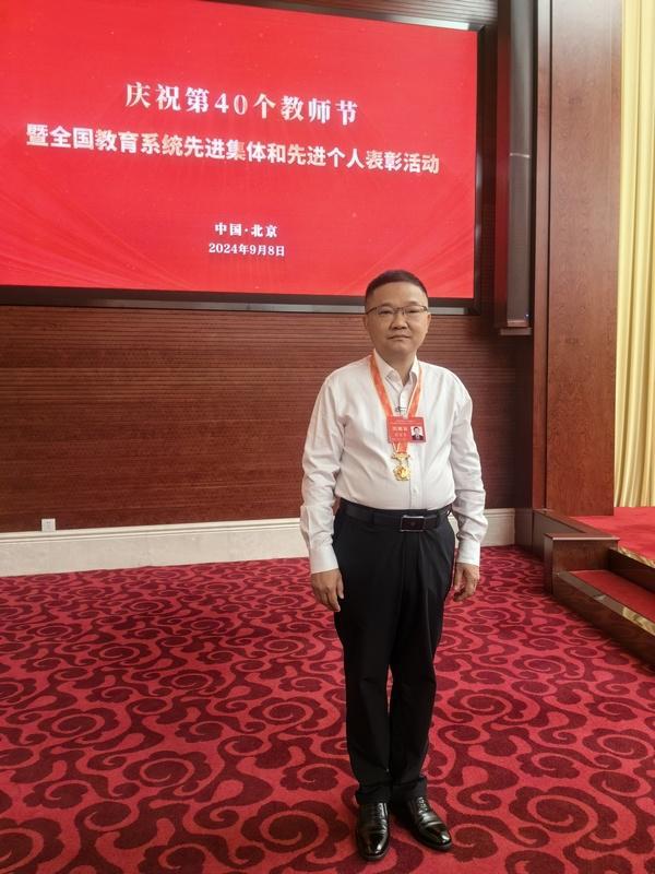 全国模范教师张富贵:潜心农机教学科研 服务农业农村发展(图4) 全国模范教师张富贵:潜心农机教学科研 服务农业农村发展(图4)