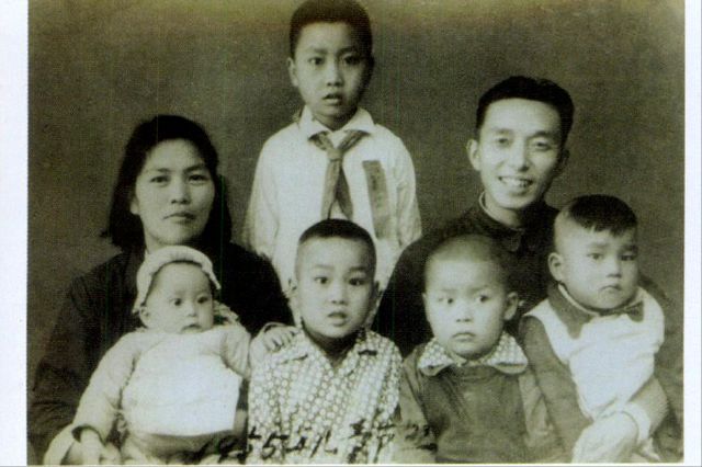 生了4个儿子因太穷送出两个谁知四个儿子后来都成了亿万富翁(图2) 生了4个儿子因太穷送出两个谁知四个儿子后来都成了亿万富翁(图2)
