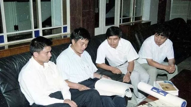 生了4个儿子因太穷送出两个谁知四个儿子后来都成了亿万富翁(图6) 生了4个儿子因太穷送出两个谁知四个儿子后来都成了亿万富翁(图6)