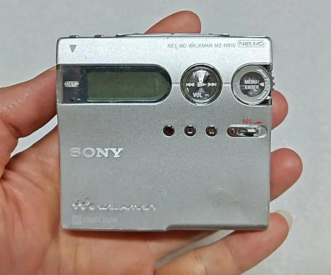 当年买不起的MD随身听比MP3贵多了如今只要200块(图2)