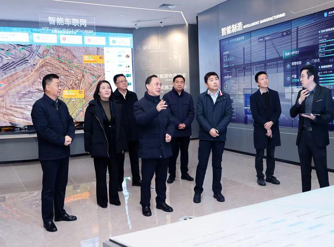 宋乐伟调研徐工汉云工业互联网、具身智能工程机械发展规划等情况:培育发展新质生产力 竞逐未来产业新赛道(图1) 宋乐伟调研徐工汉云工业互联网、具身智能工程机械发展规划等情况:培育发展新质生产力 竞逐未来产业新赛道(图1)