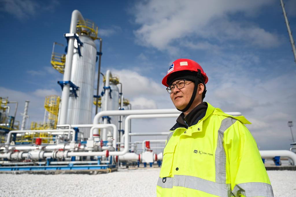共话中国经济新机遇丨通讯:土耳其冰雪高原上的“绿色”能源开拓者(图1) 共话中国经济新机遇丨通讯:土耳其冰雪高原上的“绿色”能源开拓者(图1)